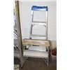 Image 1 : LOT OF 2 LADDERS SMALL