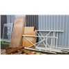Image 1 : LOT OF VARIOUS RACKING AND PLEXI GLASS RAIL