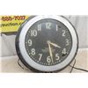 Image 3 : Vintage Canadian Neon Ray Clock Co. 18'' Diam. Working