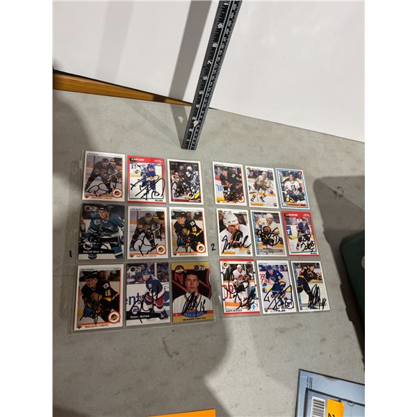 Hockey cards with signature signatures