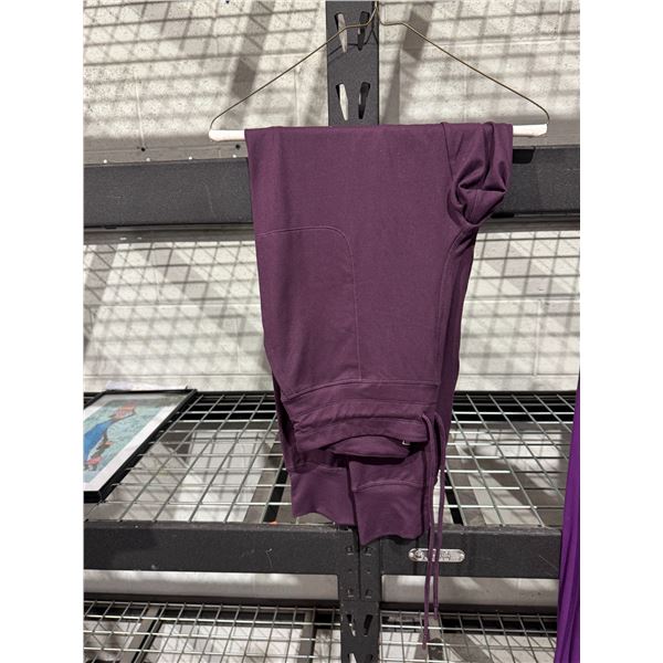 LolE pants size medium