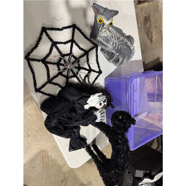 Halloween bucket of decor