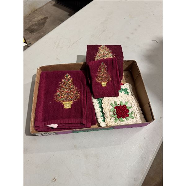 Kitchen linens and doilies