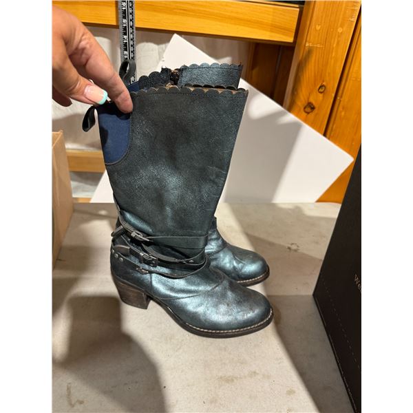 Boots size 38