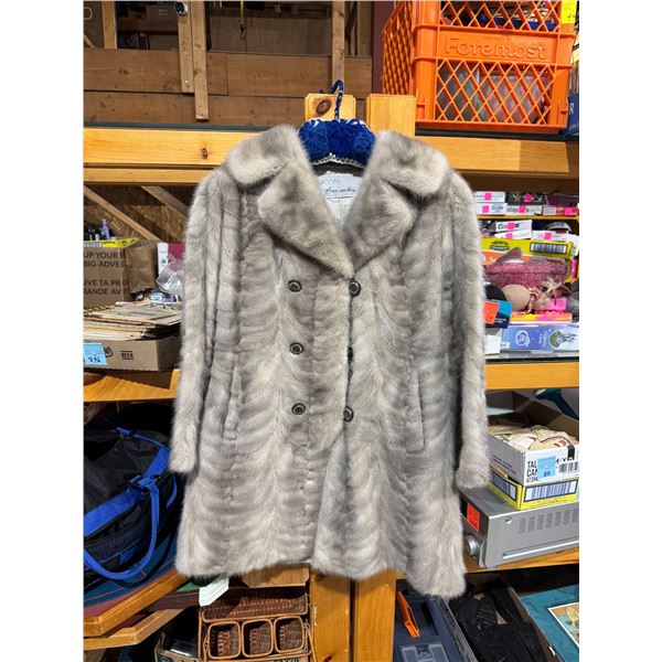 Eaten fur salon coat