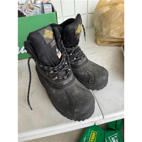 Boots size 11