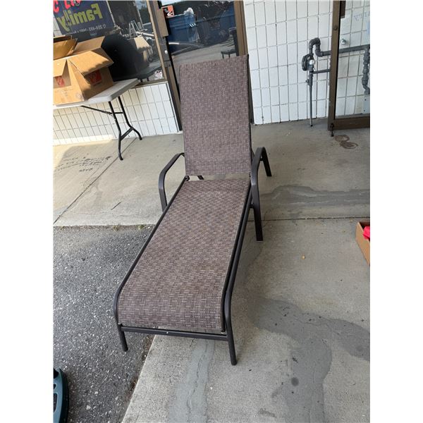Patio lounge chair