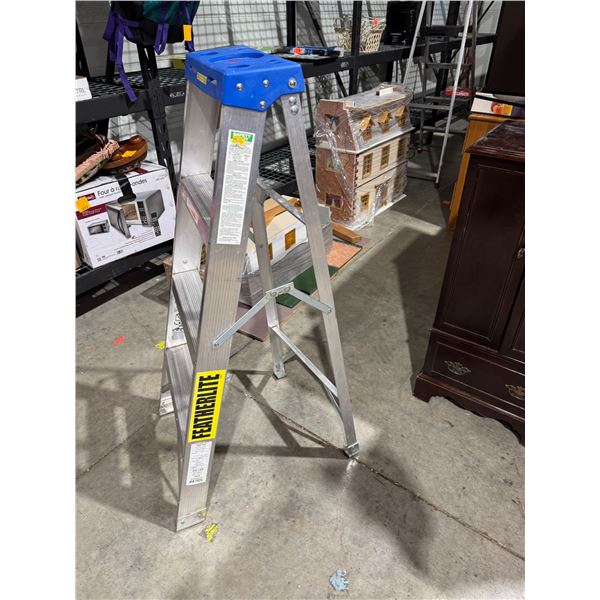 Feather lite  4 foot ladder