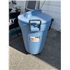 Image 1 : Roughneck garbage can with lid