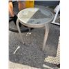 Image 1 : Patio side table