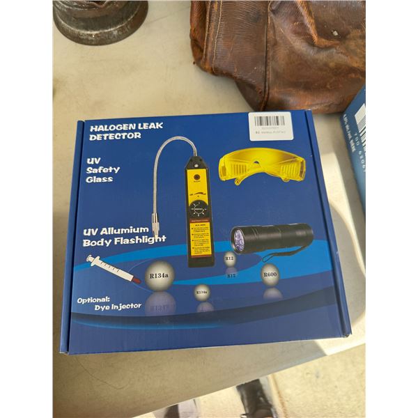 Halogen leak detector