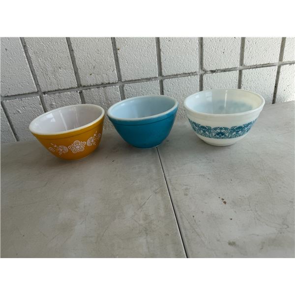 Pyrex bowls