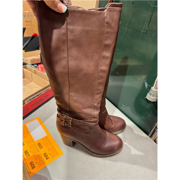 Boots size 9