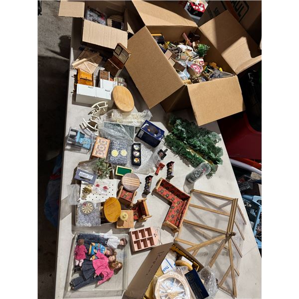 Dollhouse accessories