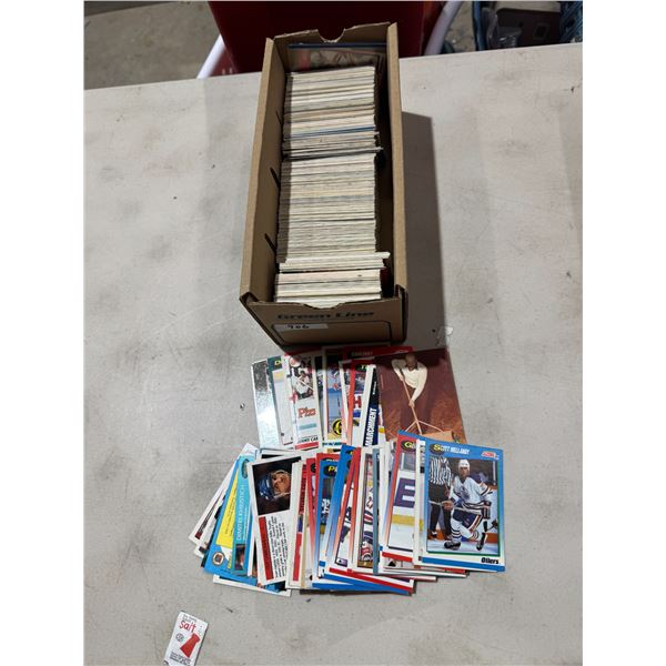 Assorted hockey cards