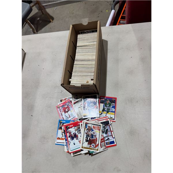 Assorted hockey cards