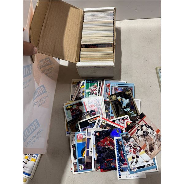 Assorted hockey cards