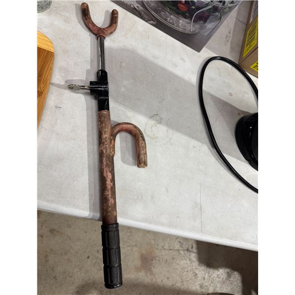 Steering wheel lock with key