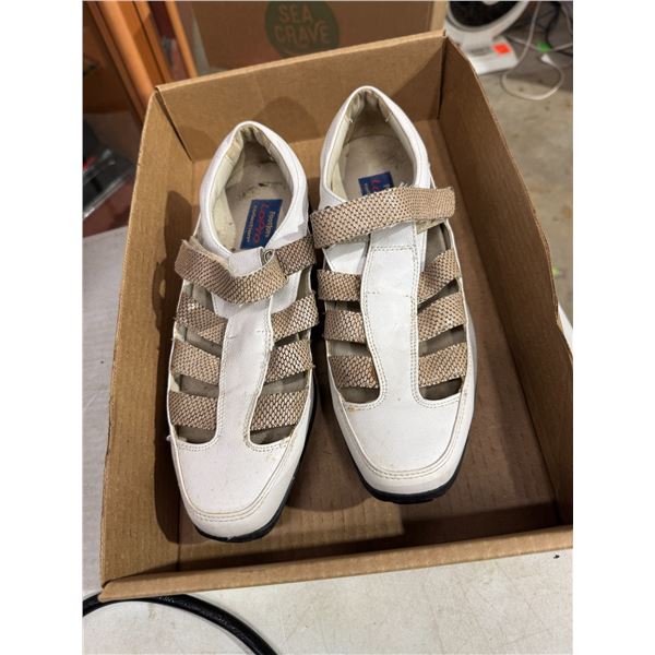 Put joy golf shoes, size 8