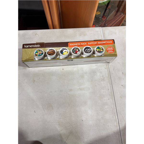 Magnetic rack with six can