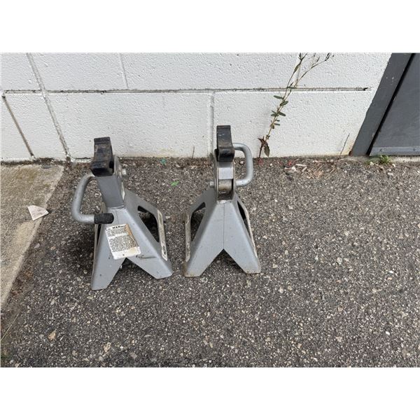 Jack stands
