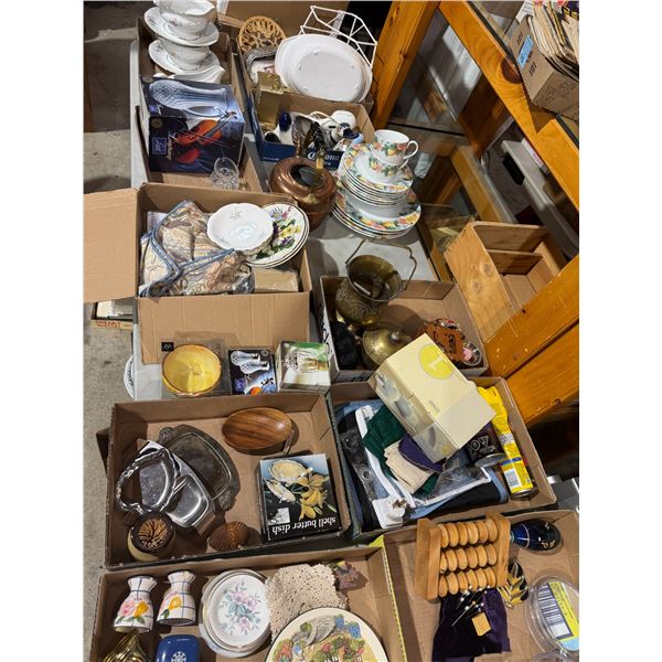 Table a lot of miscellaneous items