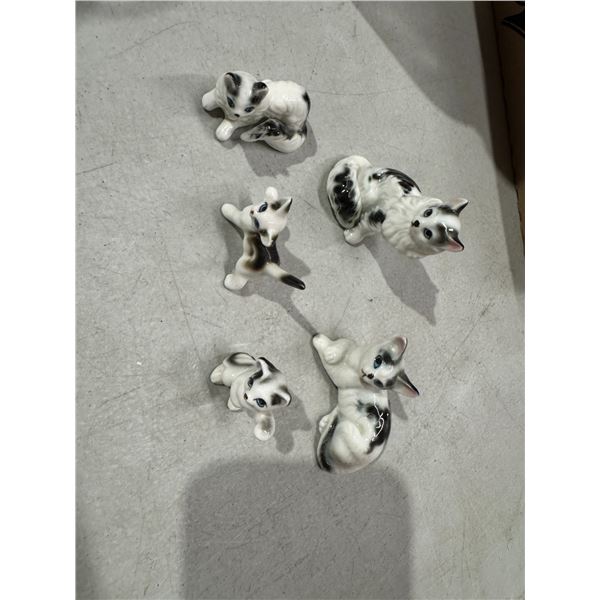 Cat figurines