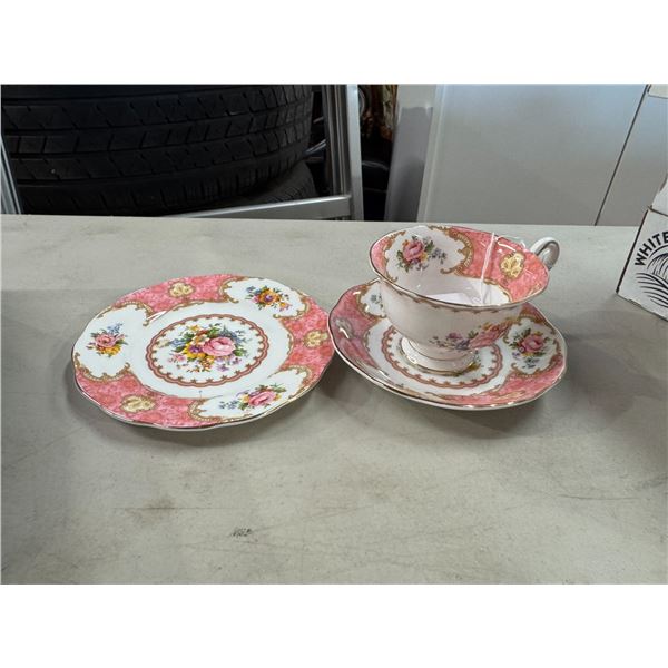 1940s Royal Albert lady Carlysle, Trio