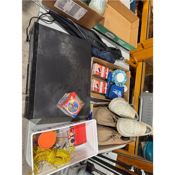 Umbrellas, shoes, health, supports, Pioneer multiplayer, compact disc player