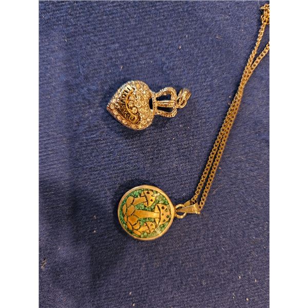 Pendant with necklace, and one without necklace