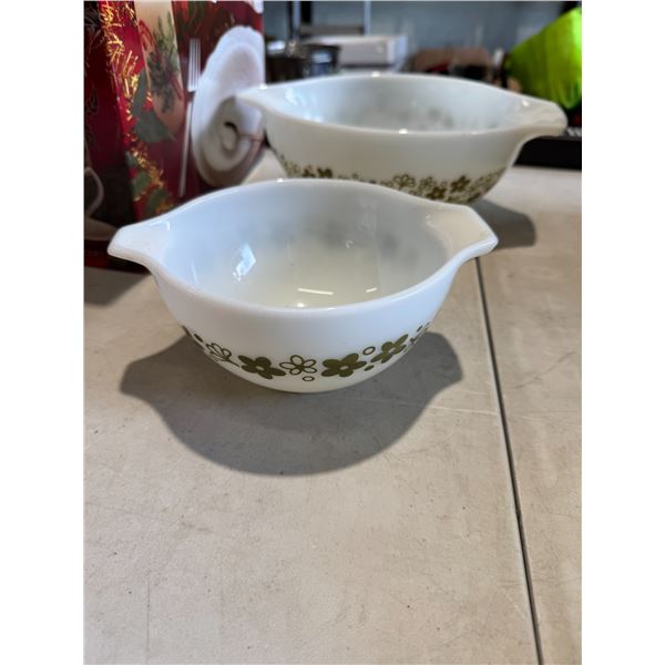 Pyrex bowls
