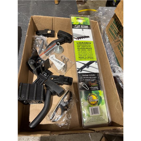 Light hanger and other items, magnet clips