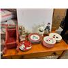Image 1 : Christmas decor and plates