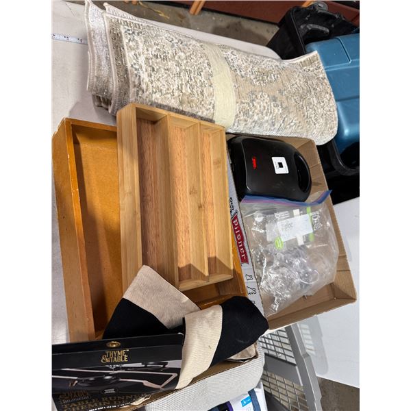 Matt cutlery tray, shower hooks table runner