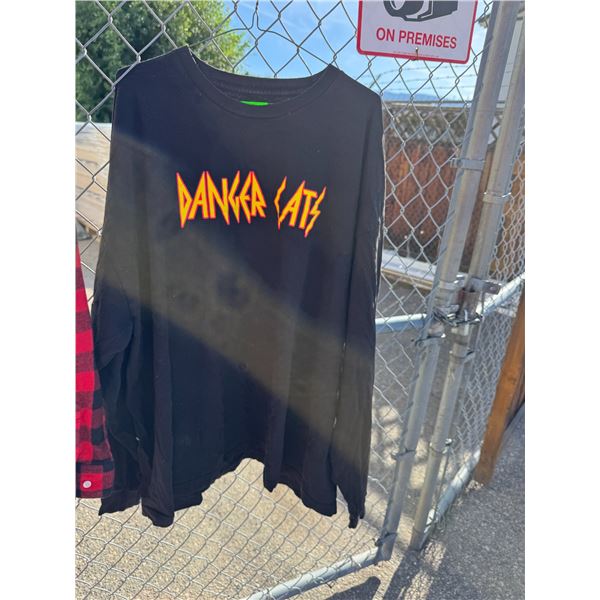 Danger, cats three XL shirt