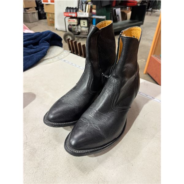 Boots size 9 1/2