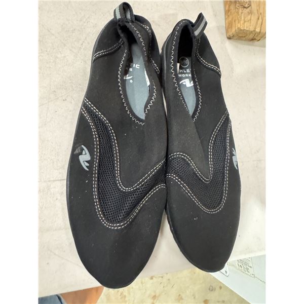 Water shoes 9/10