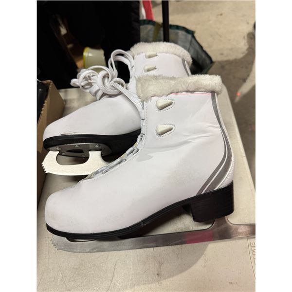 Skates size 7
