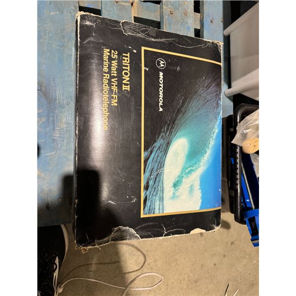 Motorola 25 W version HF Dash FM marine radio telephone