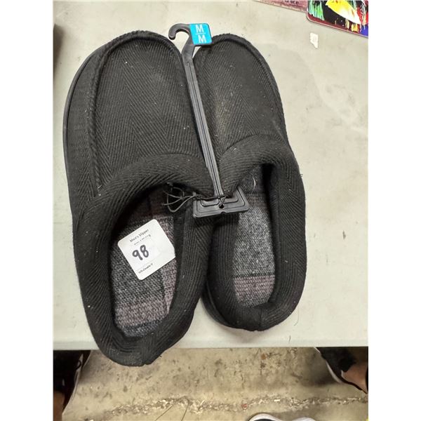 Men's slipper size medium