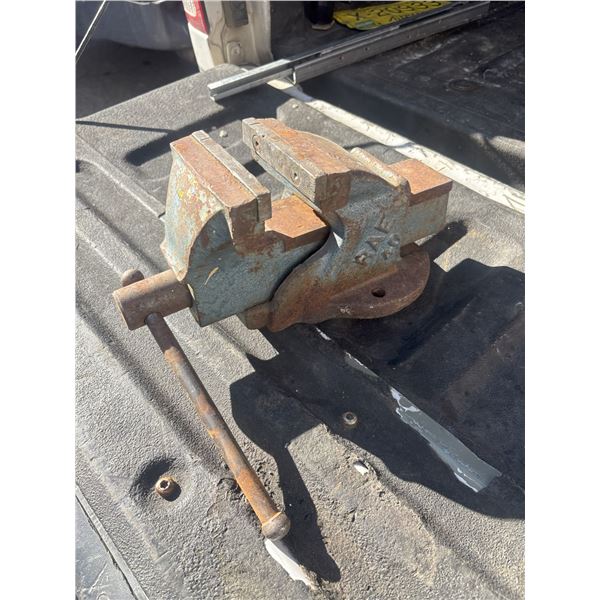 4 Inch RAE Columbian 40 Bench Vise Vintage