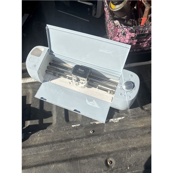 Cricut Explore Air 2 -- Needs Cord & Hear