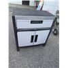 Image 1 : Garage cabinet