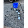 Image 1 : Lights and recycling bin and power cords