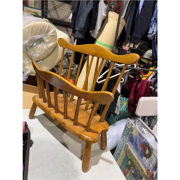 Maple magazine stand