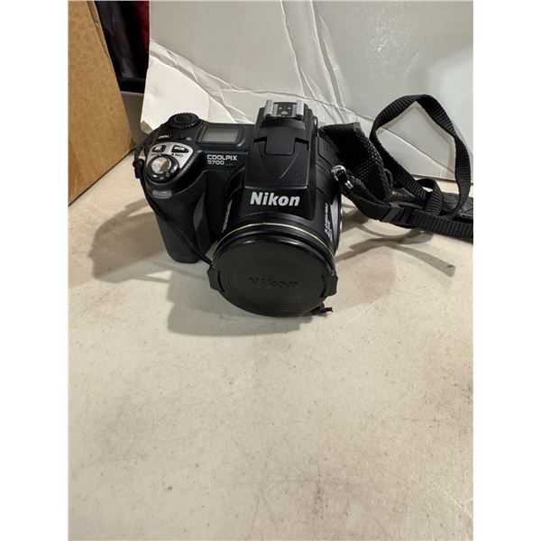 Nikon coolpix  5700