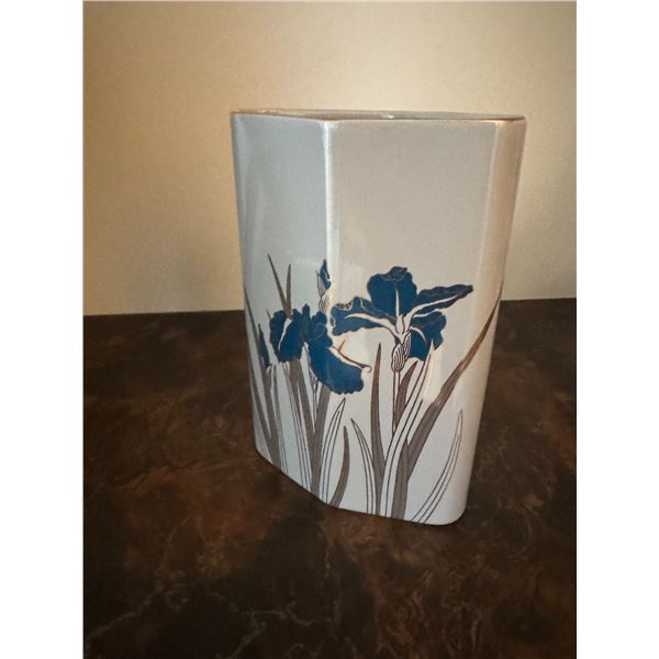 Royal Iris vase, Japan