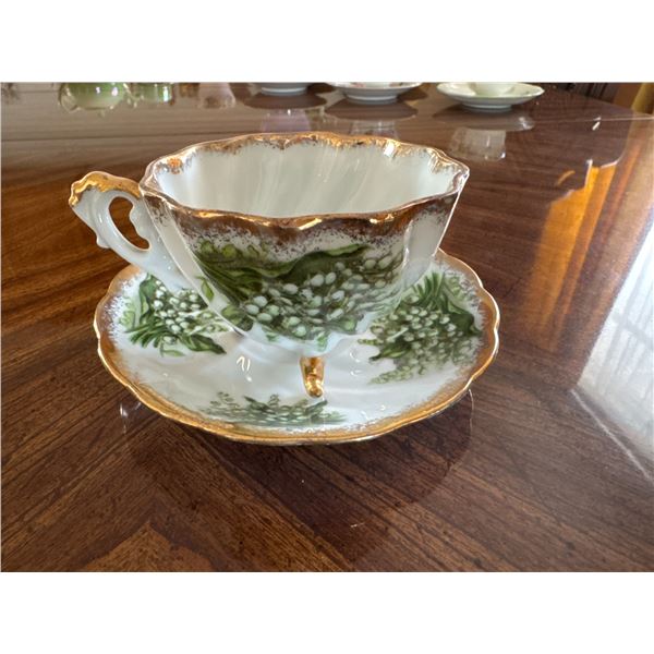 3 footed tea cup with saucer