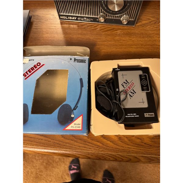 AM/FM headphone radio