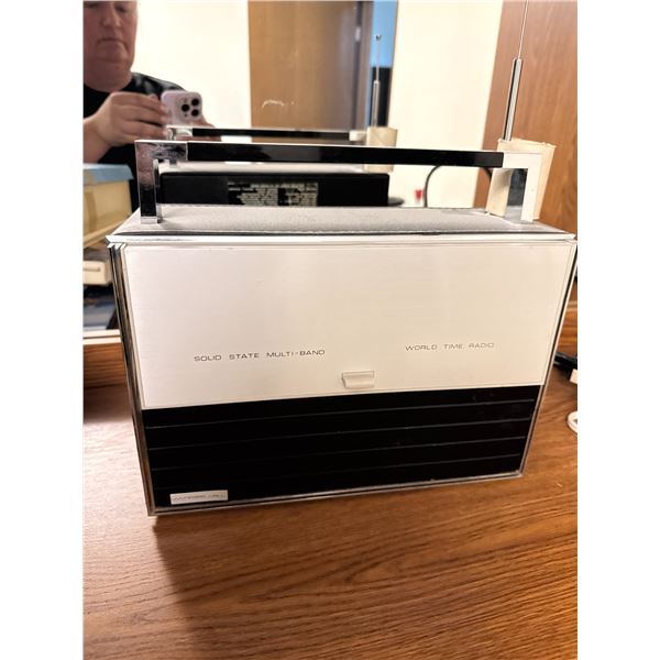 Solid state, multiband world time radio